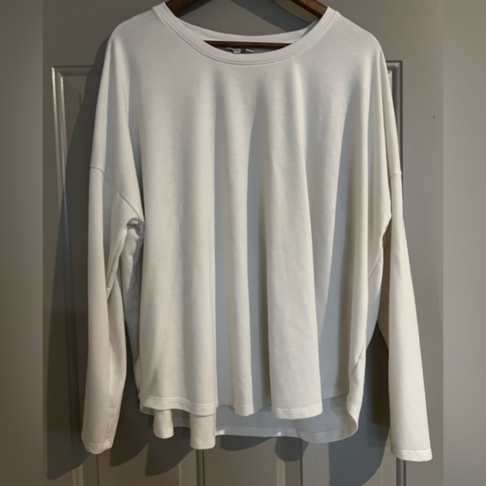 Crown & Ivy off white women comfy sweater size XL